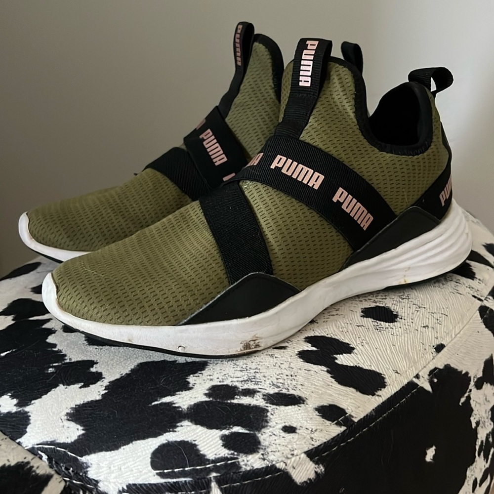 Puma lightweight sneakers